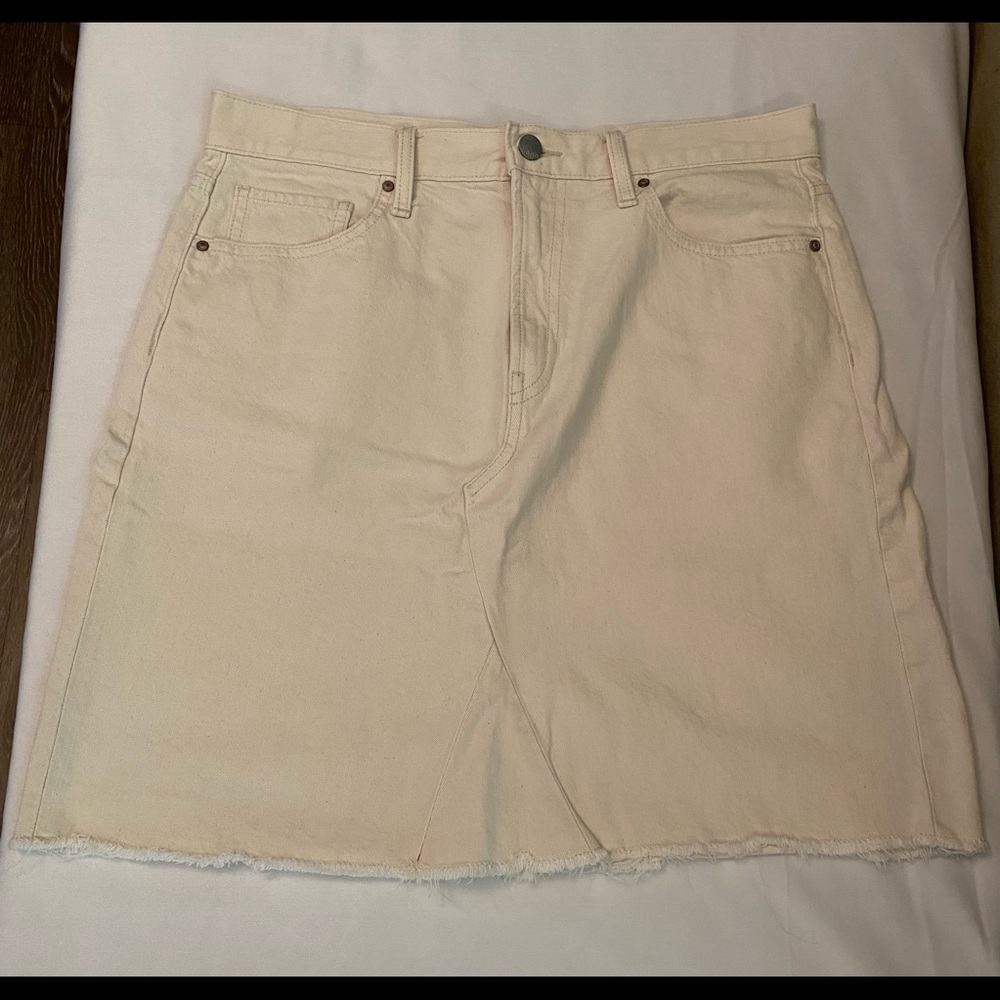 Women’s white Gap cut off jean skirt SZ 10 tall